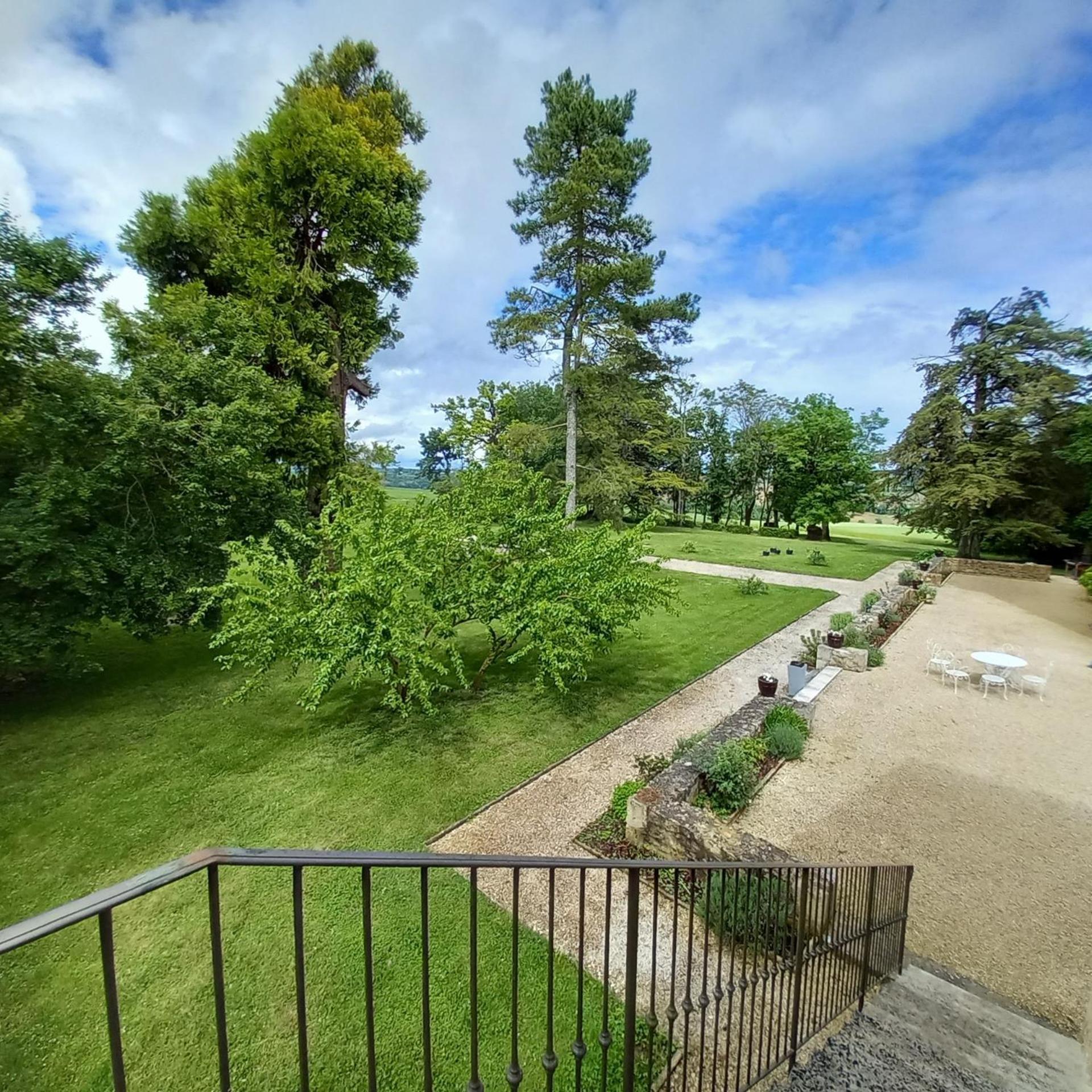 Holiday home Chateau Dehes 1 D'hote Et 1 *
