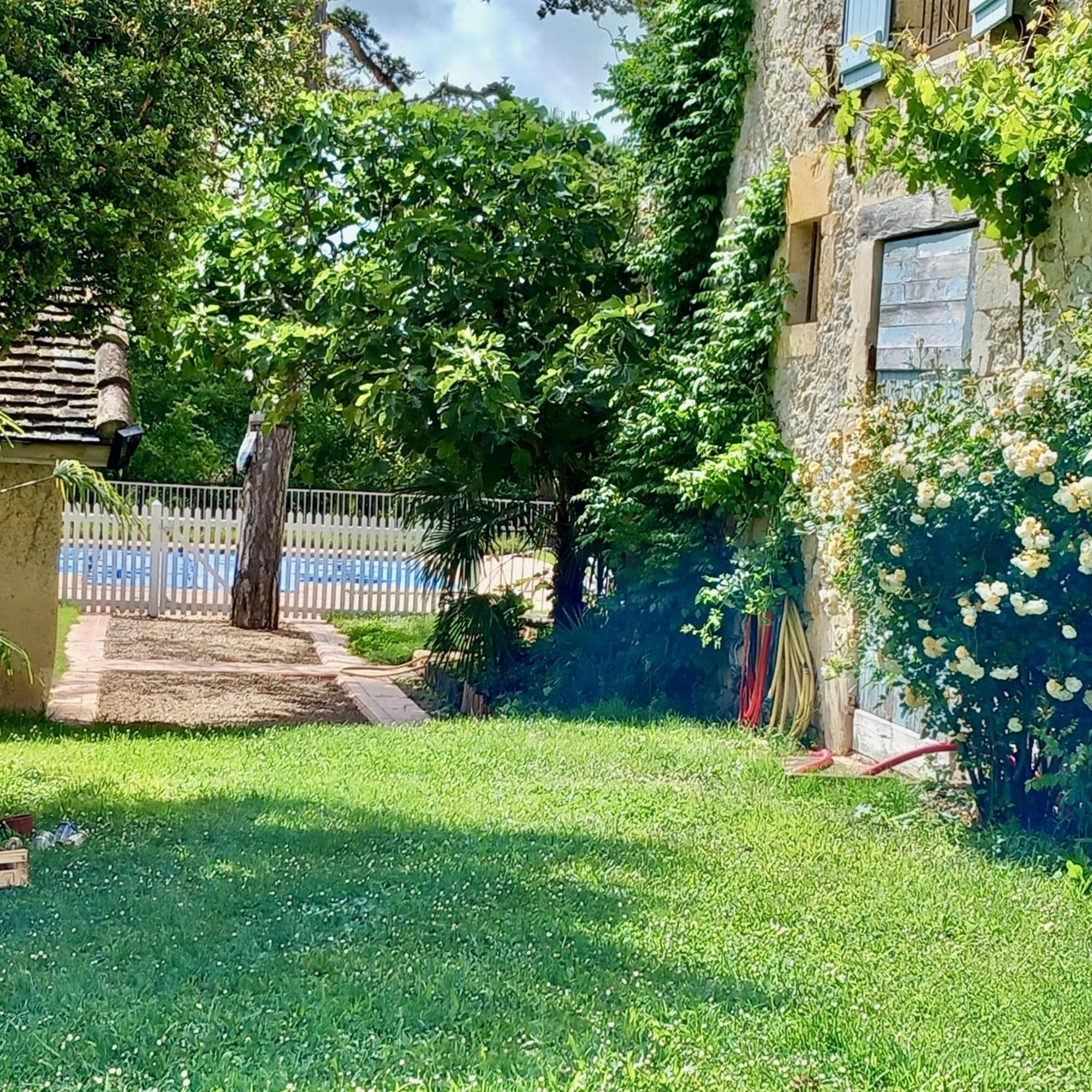 Holiday home Chateau Dehes 1 D'hote Et 1 Gazaupouy